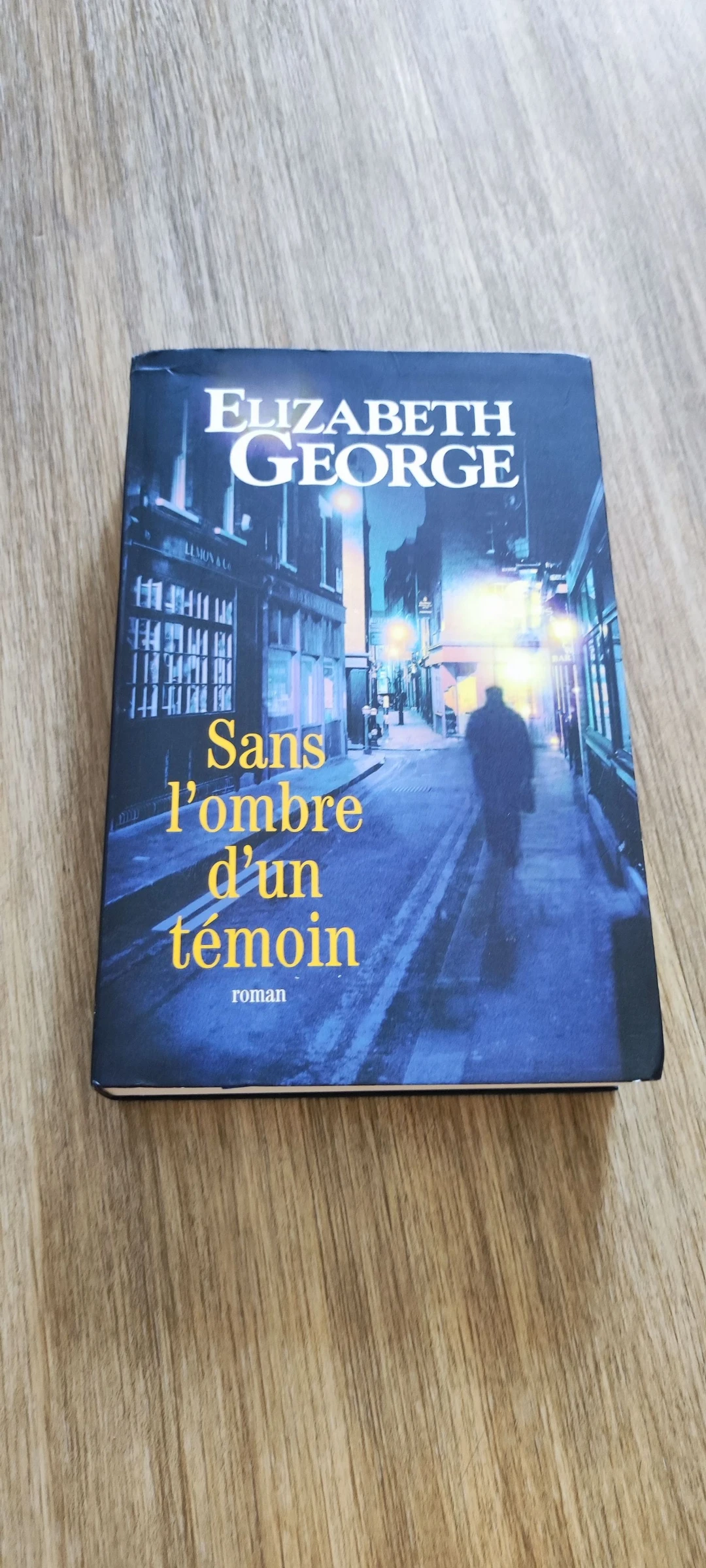 📚Livre "Sans l'ombre d'un témoin" de la célèbre autrice Elizabeth George🕵️‍♂️